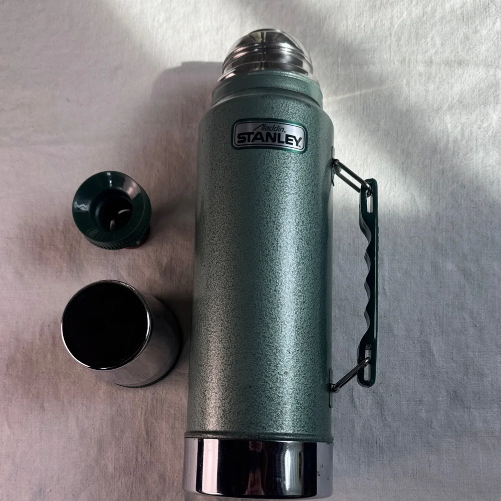 Vintage Aladdin Stanley Hammertone Green Insulated Thermos with Silver Accents - Picture 12 of 15